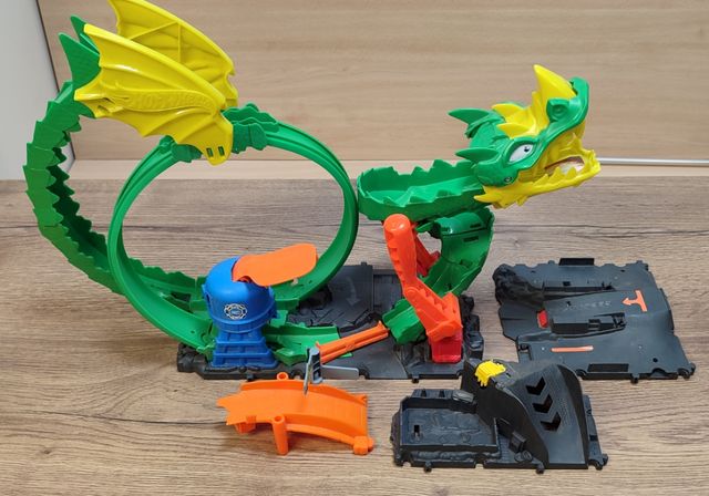 Hot Wheels Dragón Furioso Pista