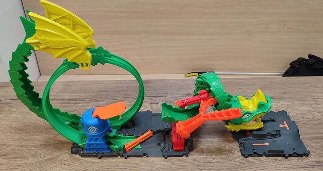 Hot Wheels Dragón Furioso Pista