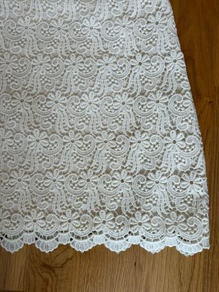 Falda Zara encaje blanca, talla S