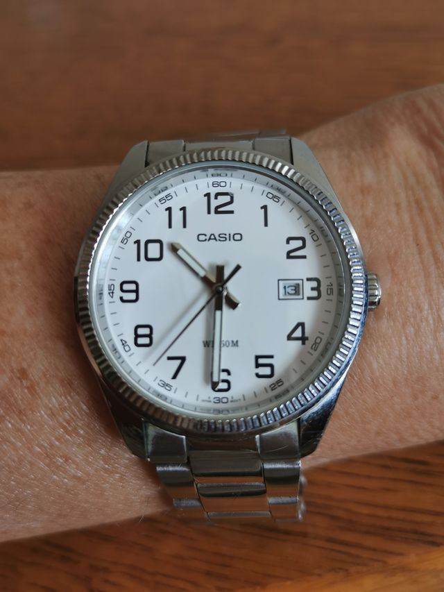 Reloj CASIO caballero,modelo 2784,acero con calend