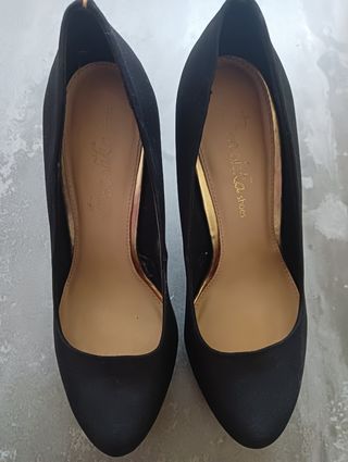 Zapatos Tacon Negro y Dorado Número 39 Bershka