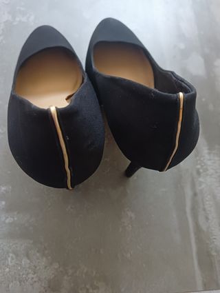 Zapatos Tacon Negro y Dorado Número 39 Bershka