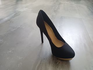 Zapatos Tacon Negro y Dorado Número 39 Bershka