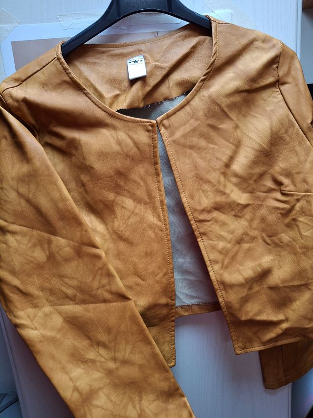 Giacca in finta-pelle colore giallo sporco