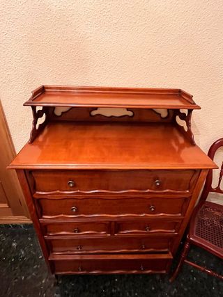 Cómoda clásica de madera