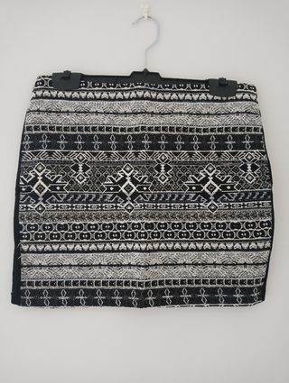 Minifalda negra y blanca Pimkie