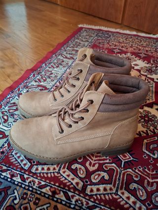 Stivali stringati beige