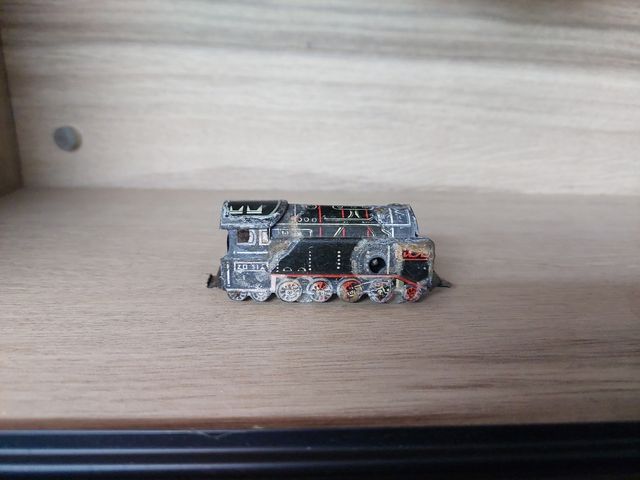 Locomotora Rico antigua de hojalata