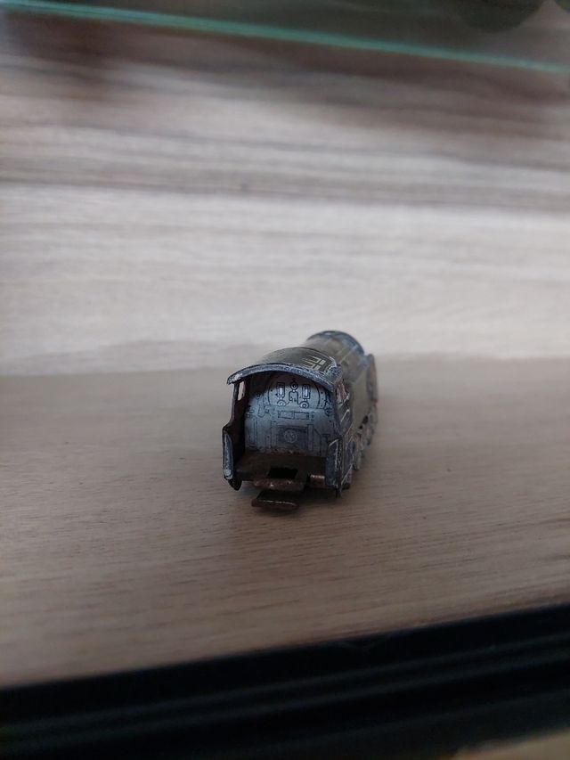 Locomotora Rico antigua de hojalata