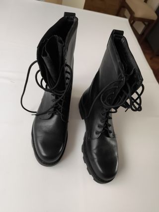 BOTAS todo TERRENO, altas y en color negro.