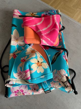 Bikini Triangl nuevo: turquesa y rosa