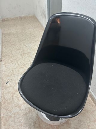 Silla giratoria negra