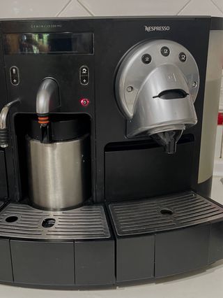 Cafetera Nespresso Gemini CS220 Pro