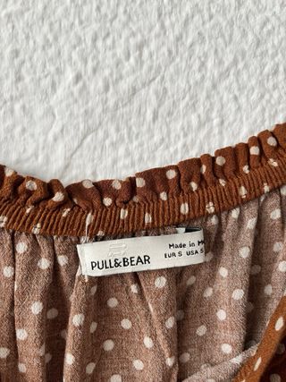 Vestido Pull&Bear marrón - hombros descubiertos