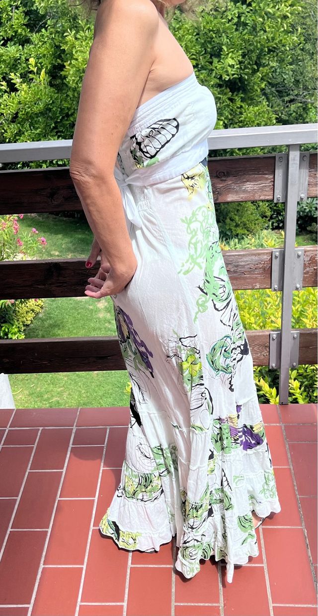 Vestito lungo estivo fondo bianco