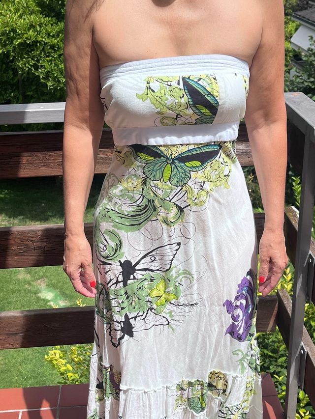 Vestito lungo estivo fondo bianco