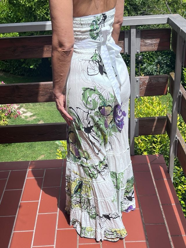 Vestito lungo estivo fondo bianco