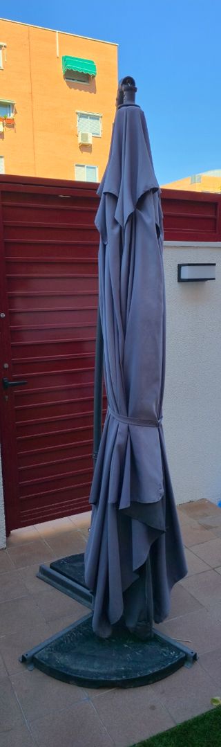Sombrilla gris