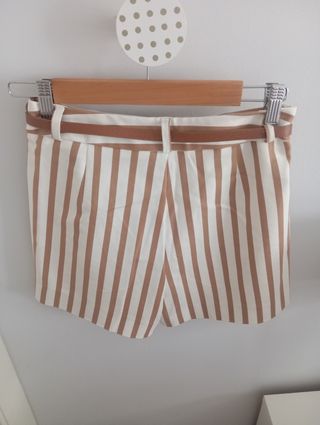 Bermudas Stradivarius rayas beige-blanco