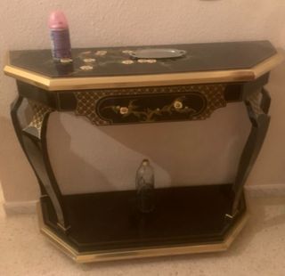 Recibidor negro y dorado