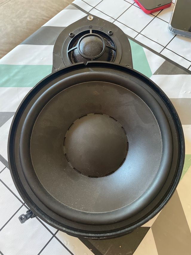 Altavoz Dynaudio VW Passat