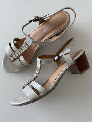 Sandali Pittarello bianchi, tacco basso