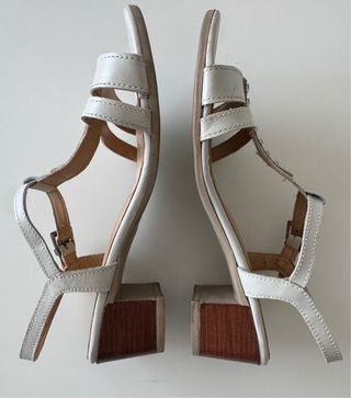 Sandali Pittarello bianchi, tacco basso