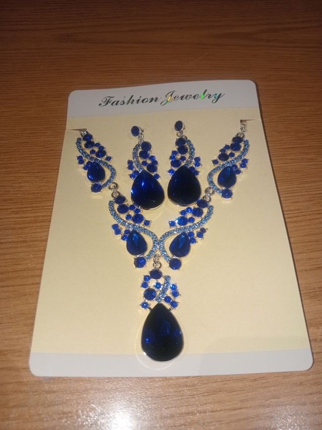 Joyas azul marino: Collar y pendientes