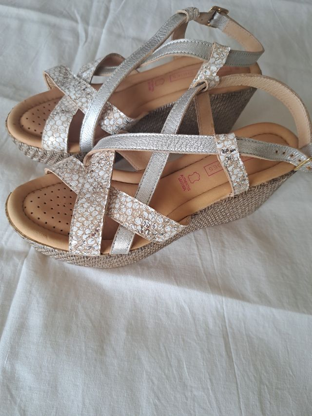 Sandálias em pele  Innocent Shoes 38 - Bege/Prata