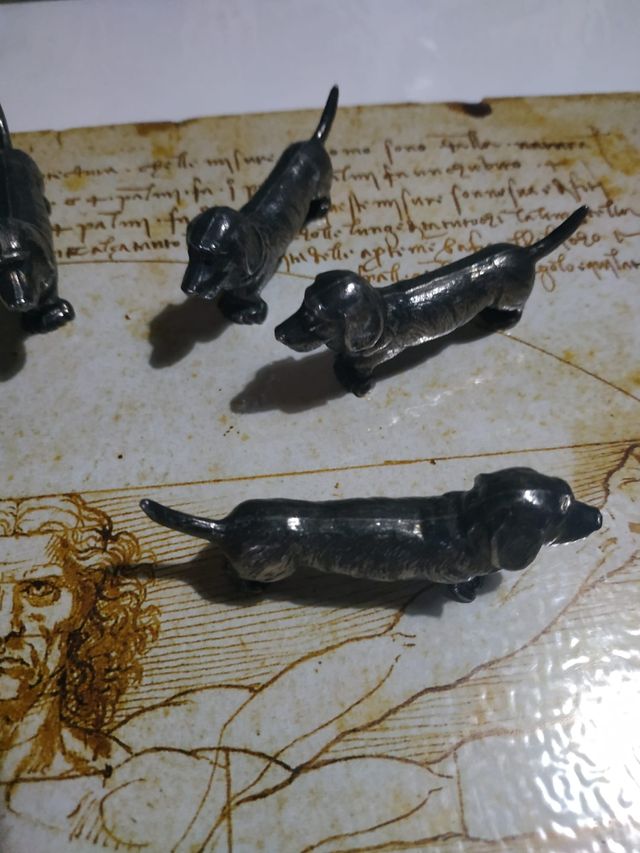 Riposa antichi posate in metallo.