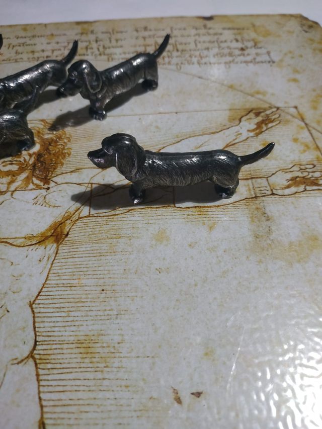 Riposa antichi posate in metallo.