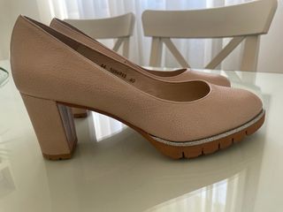 Zapatos tacón rosa nude. De piel T. 40 A estrenar.