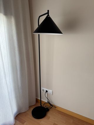 Lámpara pie Sklum