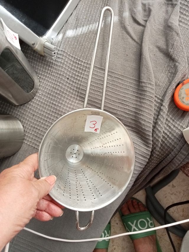 Escurridor metálico plateado