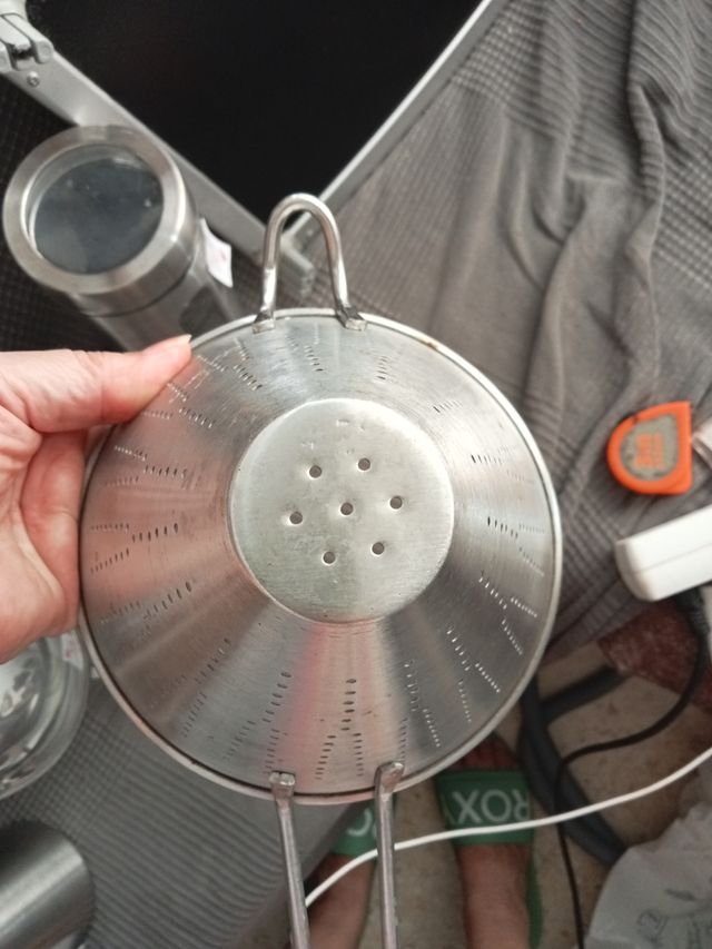 Escurridor metálico plateado