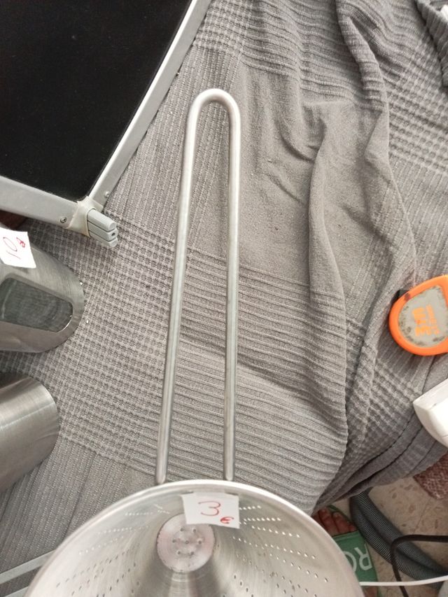 Escurridor metálico plateado