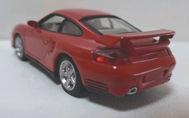 Miniatura Porsche 911 GT2 (1/43)