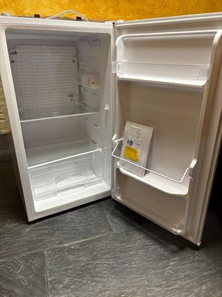 Frigorífico ASPES bajo encimera
