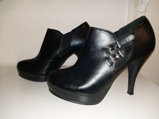 Botines negros tacón alto - Piel sintética