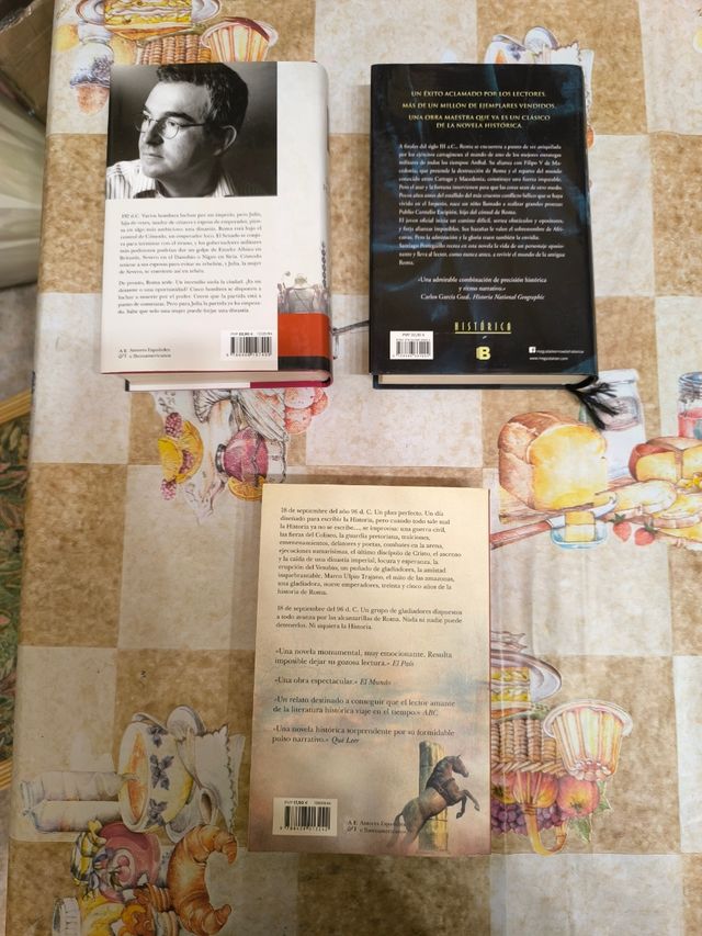 Quedan 2 libros de Santiago Posteguillo