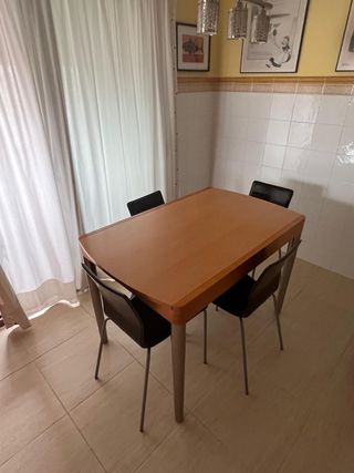 Mesa cocina 4 sillas - Madera de haya y acero mate