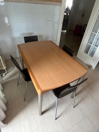 Mesa cocina 4 sillas - Madera de haya y acero mate