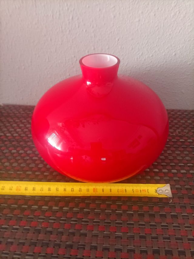 Jarrón rojo vintage de cristal