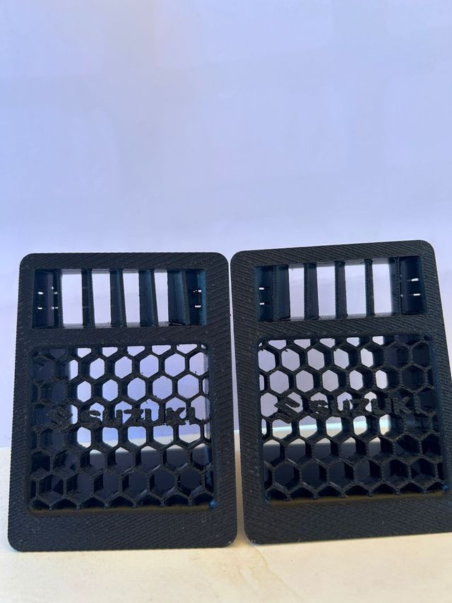 2 Rejillas Suzuki vitara