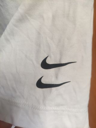 Oferta! Camiseta Nike Swoosh Beige
