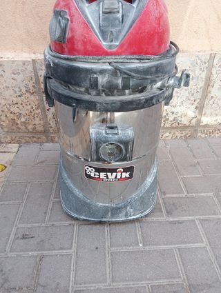 Aspiradora industrial Cevik Pro. No funciona.
