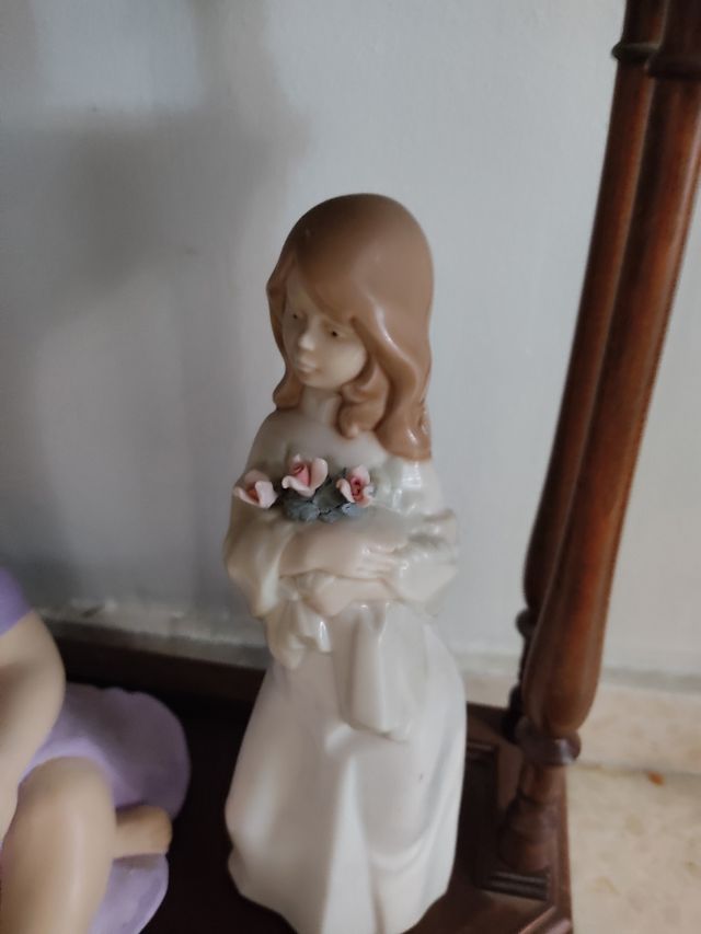 Figura Niña Flores - Porcelana