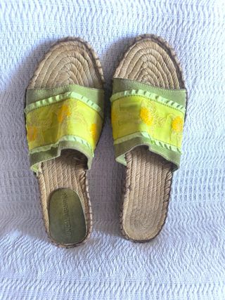 Sandalias de esparto de colores cítricos de Juncal