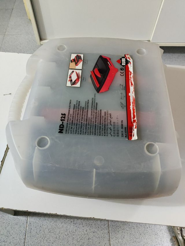 Cortadora de cerámica al agua Rubi ND-125