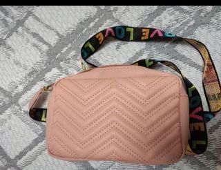 Bolsito rosa acolchado
